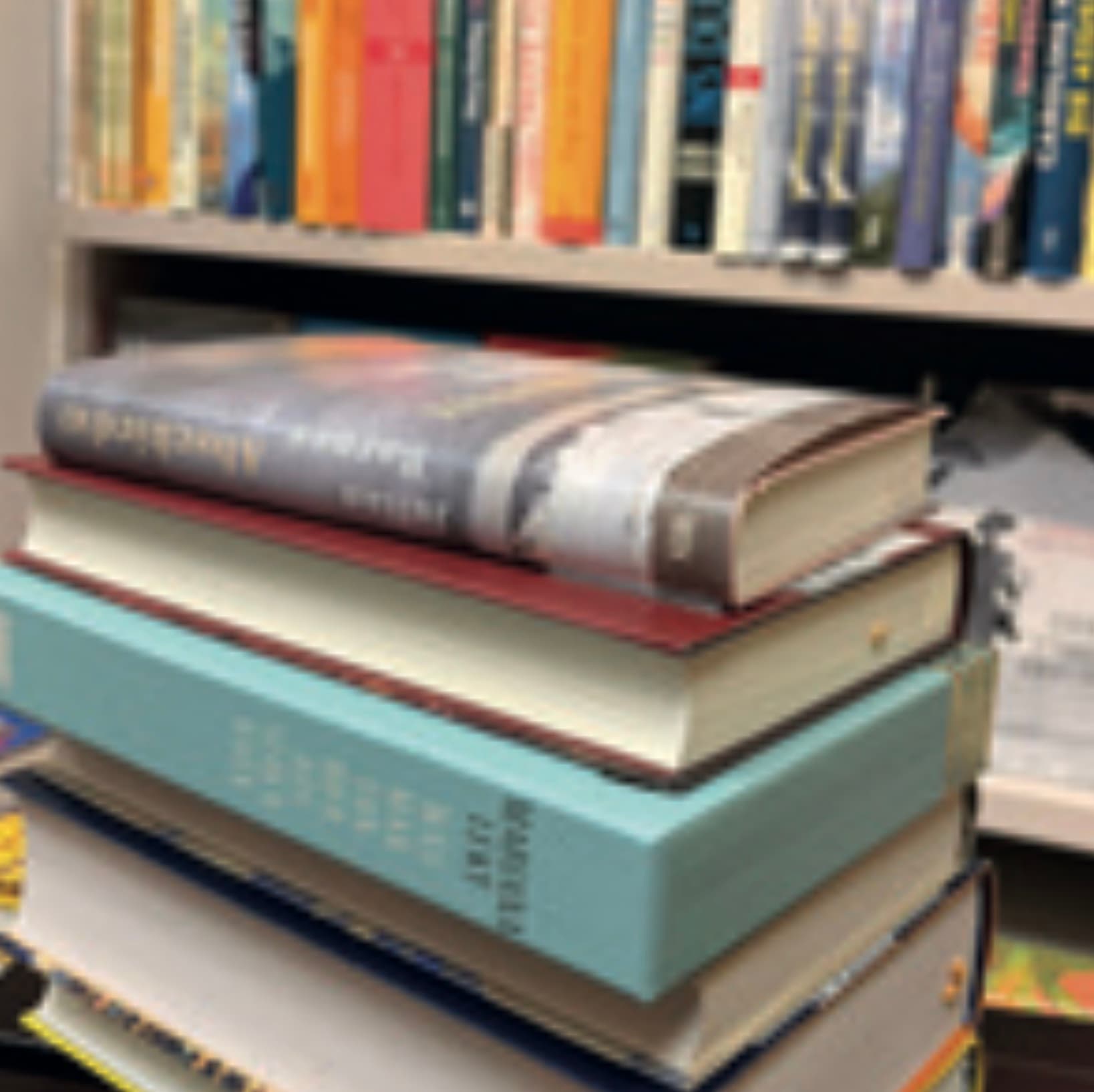 Urne, (Sommer) Buch und Butterkeks.